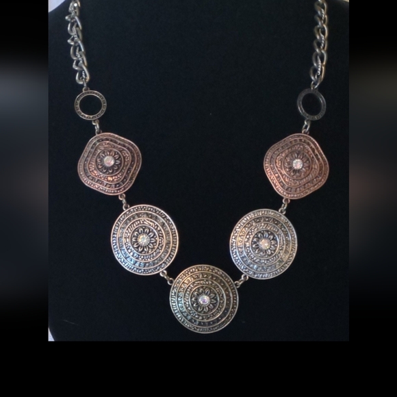 🚨🚨Ruby Rd Medallion Statement Necklace - Picture 4 of 6